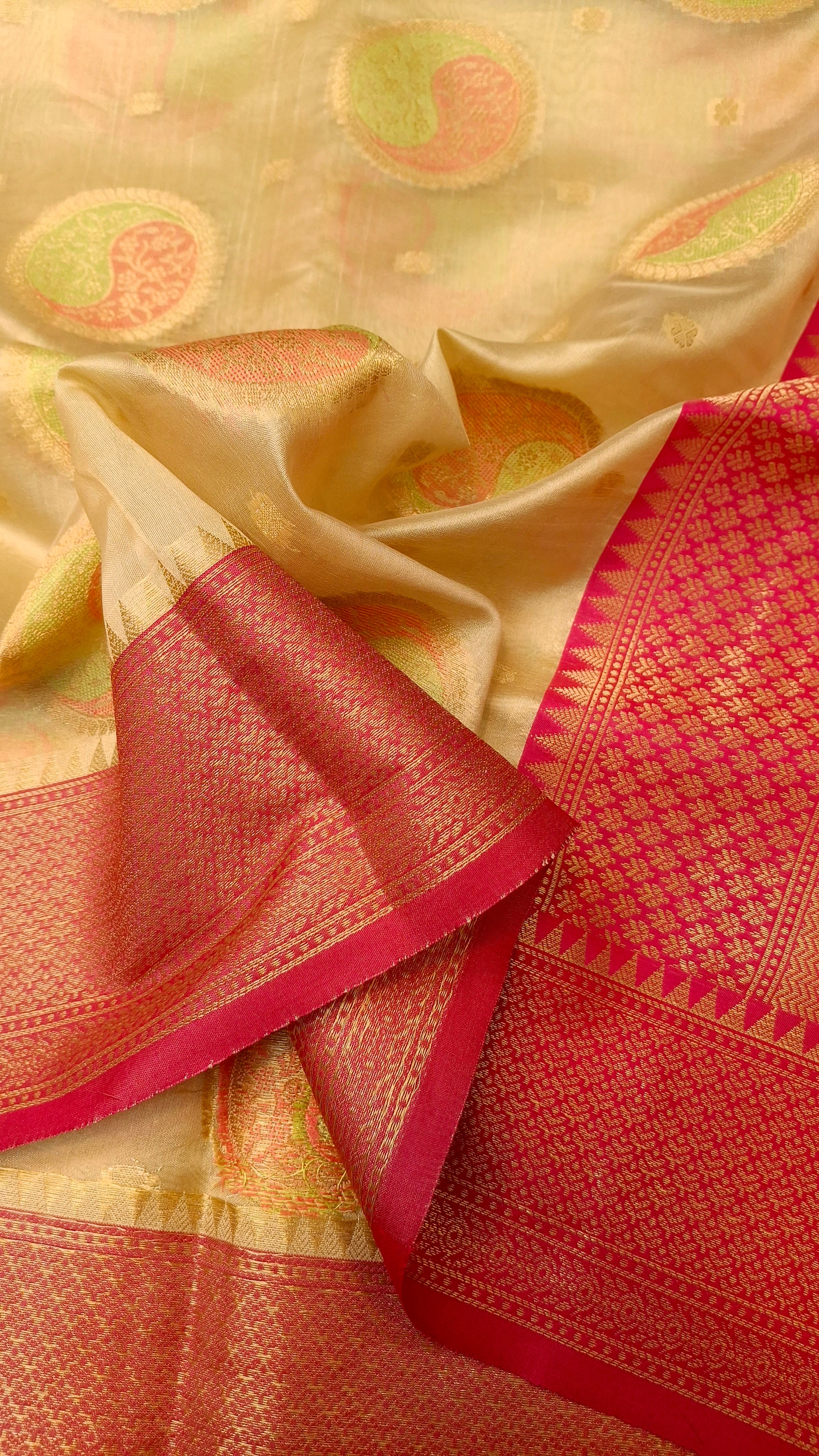 COTTON BASE KATHPADAR SAREE IN CREAM COLOR