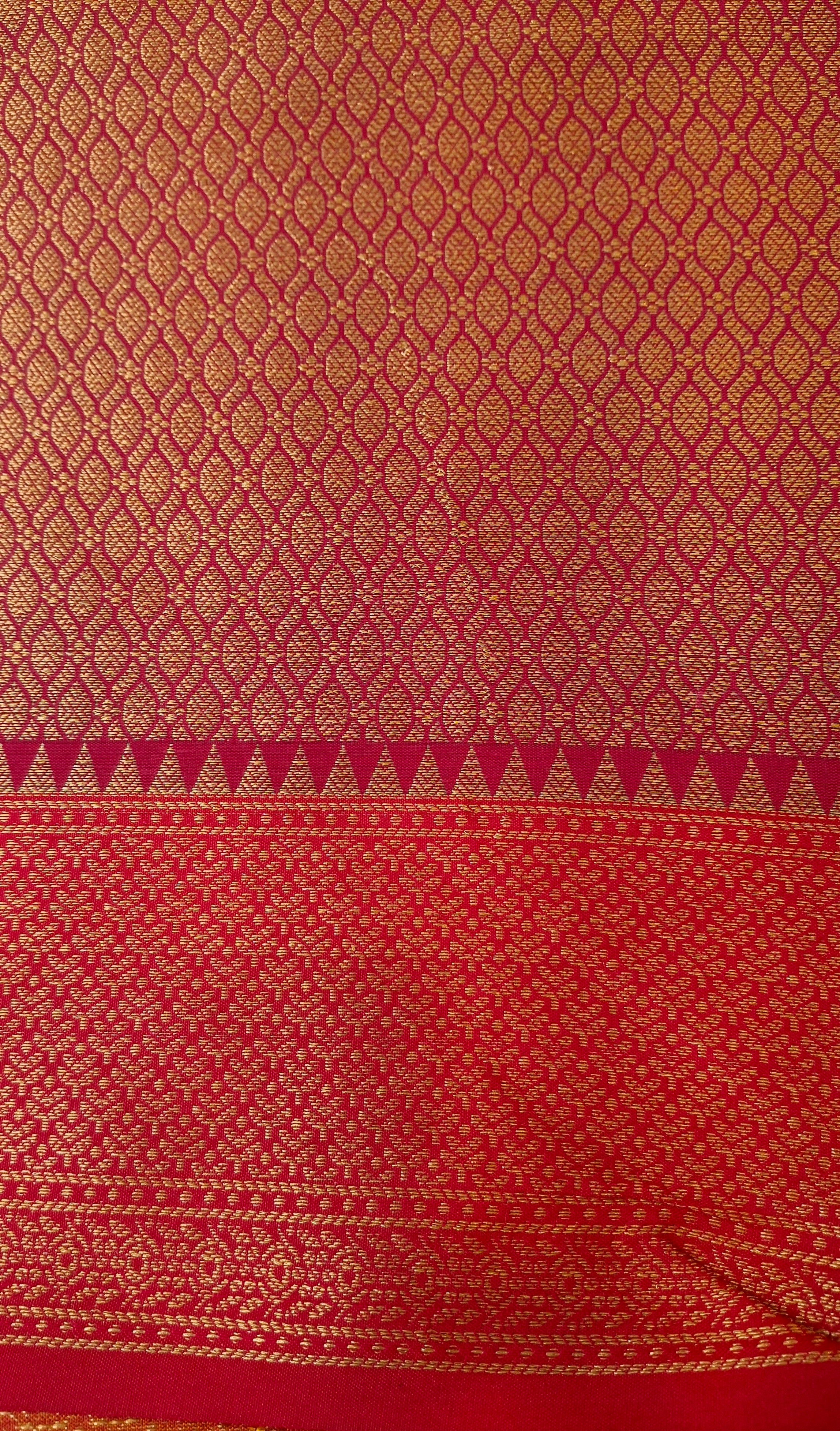 COTTON BASE KATHPADAR SAREE IN OLIEVE GREEN SHADE