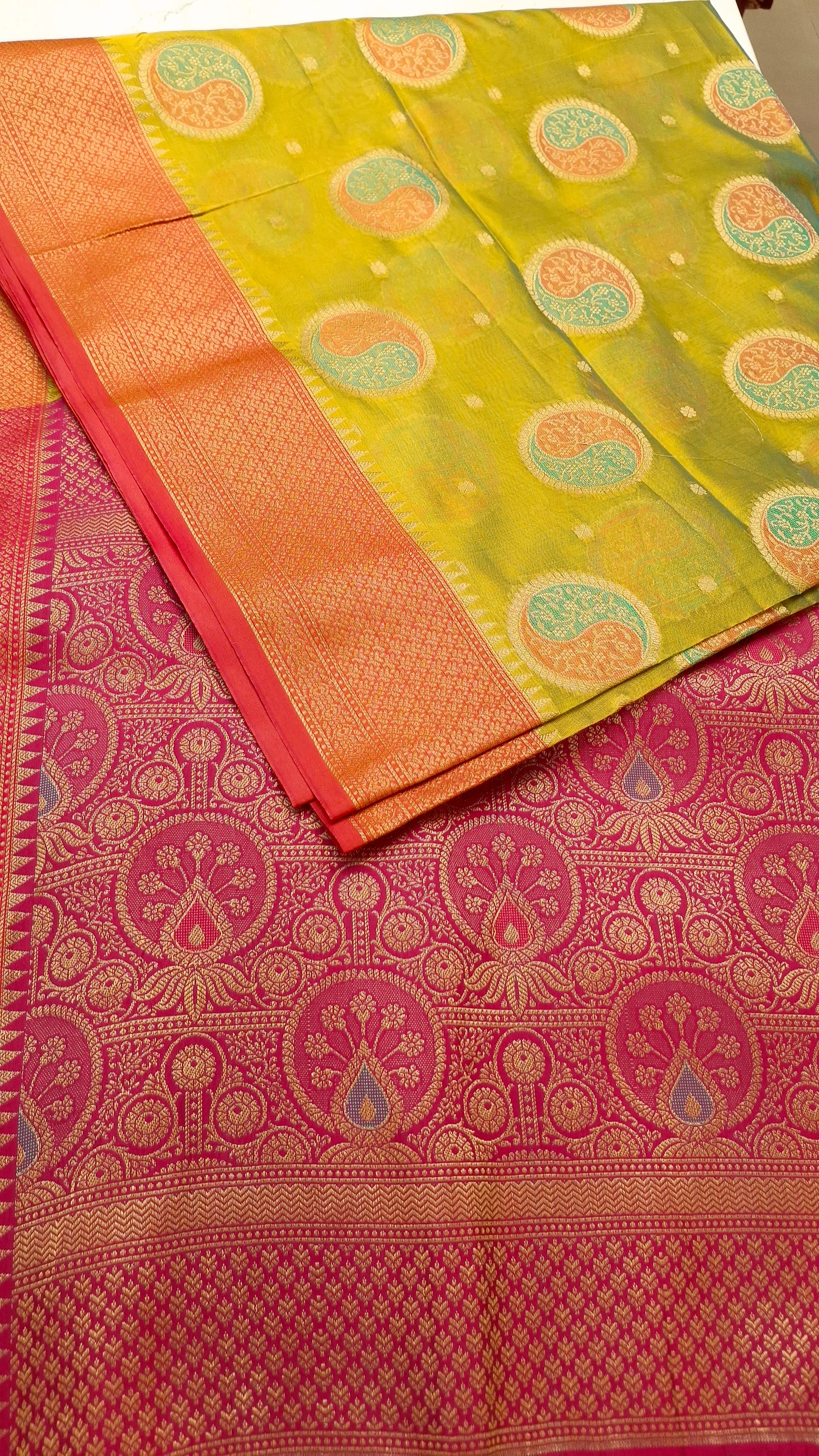 COTTON BASE KATHPADAR SAREE IN OLIEVE GREEN SHADE